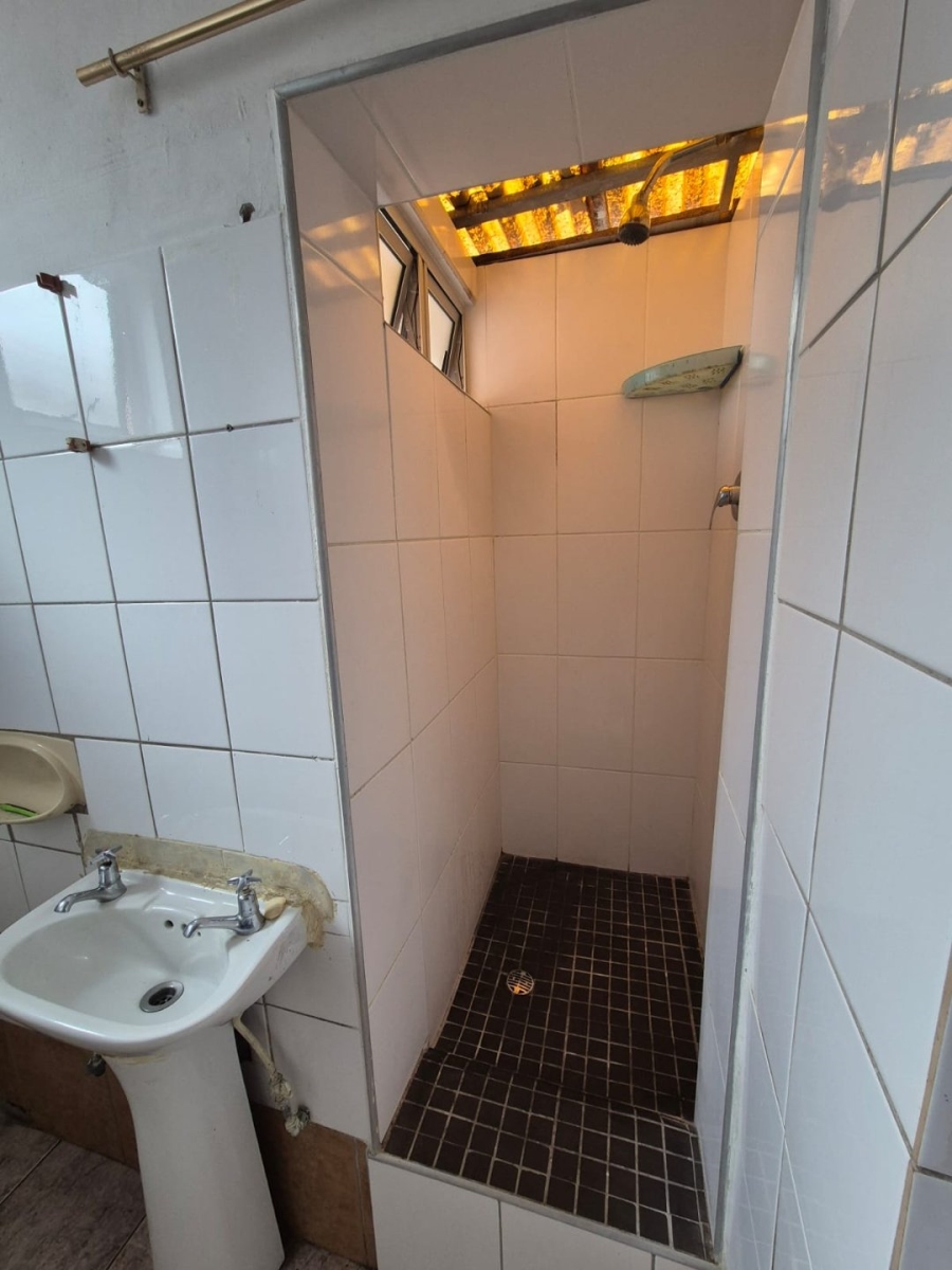 To Let 1 Bedroom Property for Rent in Bluff KwaZulu-Natal