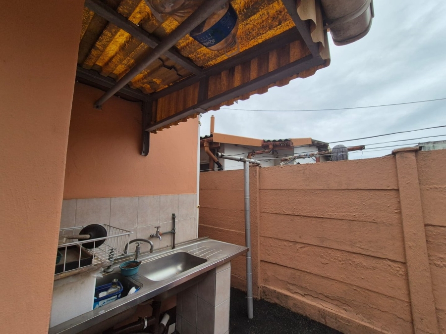 To Let 1 Bedroom Property for Rent in Bluff KwaZulu-Natal