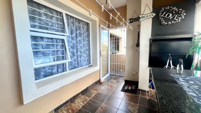 2 Bedroom Property for Sale in Uvongo KwaZulu-Natal