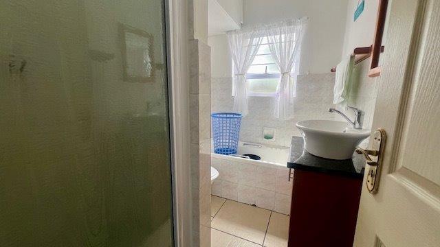 2 Bedroom Property for Sale in Uvongo KwaZulu-Natal