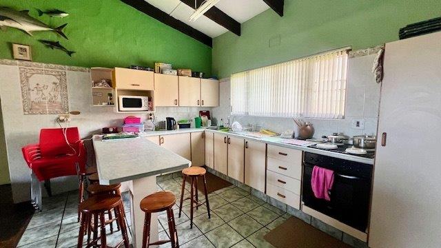 5 Bedroom Property for Sale in Manaba Beach KwaZulu-Natal