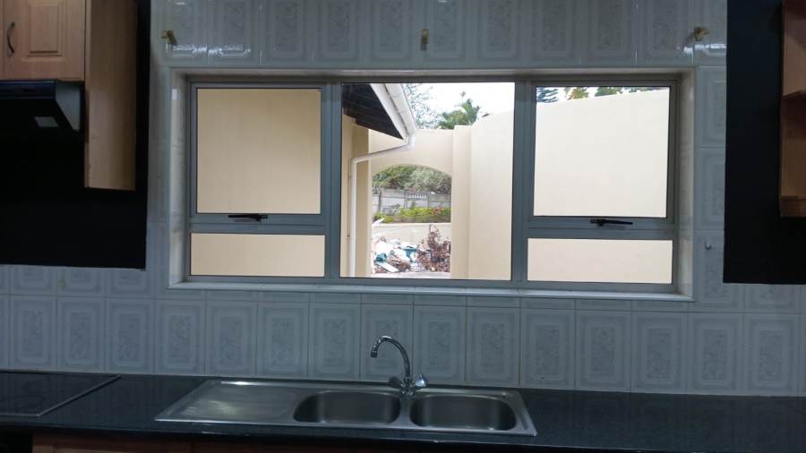 7 Bedroom Property for Sale in Oslo Beach KwaZulu-Natal