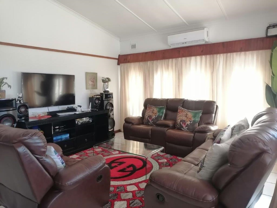 4 Bedroom Property for Sale in Sea Park KwaZulu-Natal