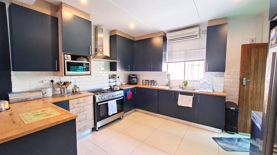 6 Bedroom Property for Sale in Glenmore KwaZulu-Natal
