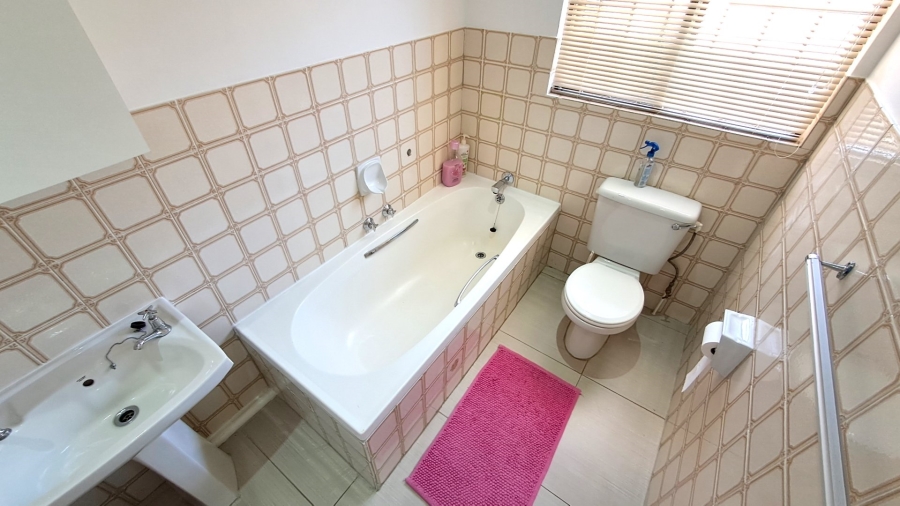 6 Bedroom Property for Sale in Glenmore KwaZulu-Natal