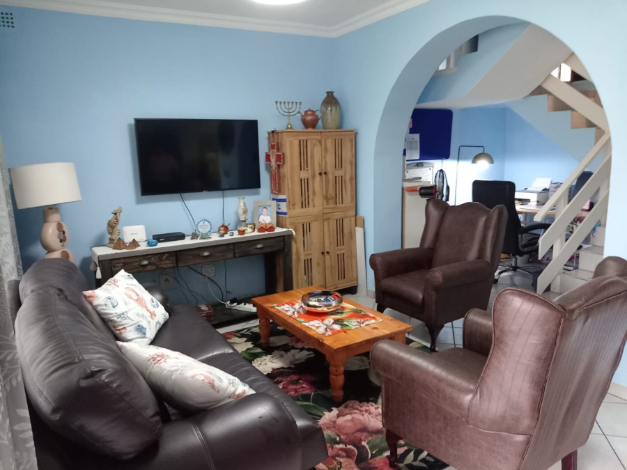 2 Bedroom Property for Sale in Uvongo KwaZulu-Natal