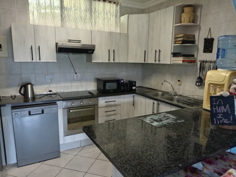 2 Bedroom Property for Sale in Uvongo KwaZulu-Natal