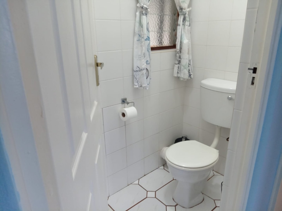 2 Bedroom Property for Sale in Uvongo KwaZulu-Natal