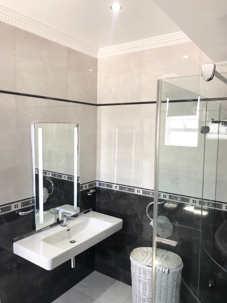 5 Bedroom Property for Sale in Oslo Beach KwaZulu-Natal
