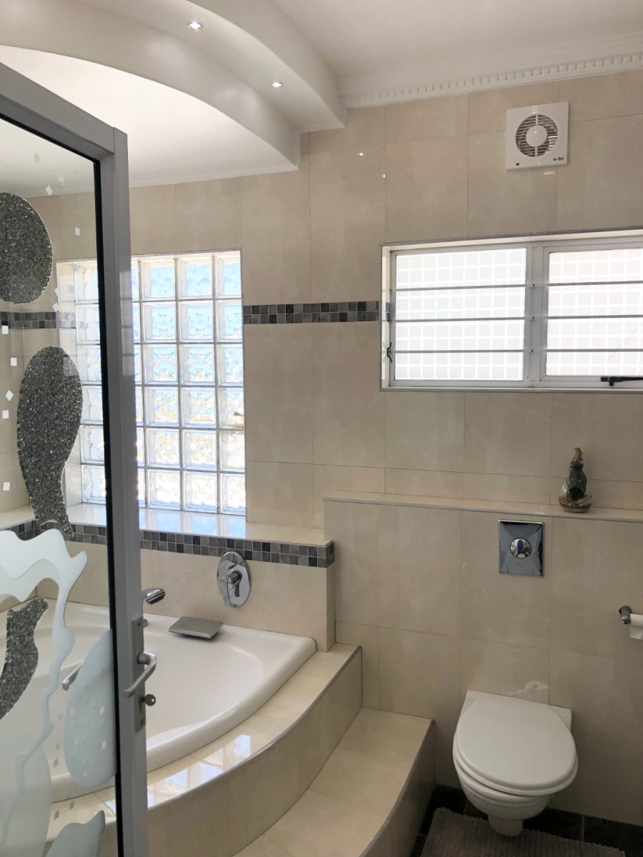 5 Bedroom Property for Sale in Oslo Beach KwaZulu-Natal