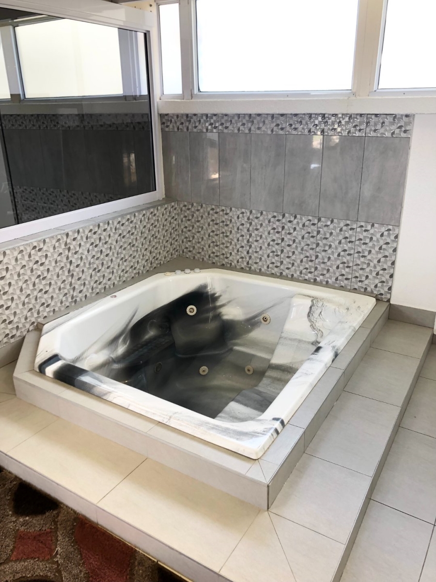 5 Bedroom Property for Sale in Oslo Beach KwaZulu-Natal