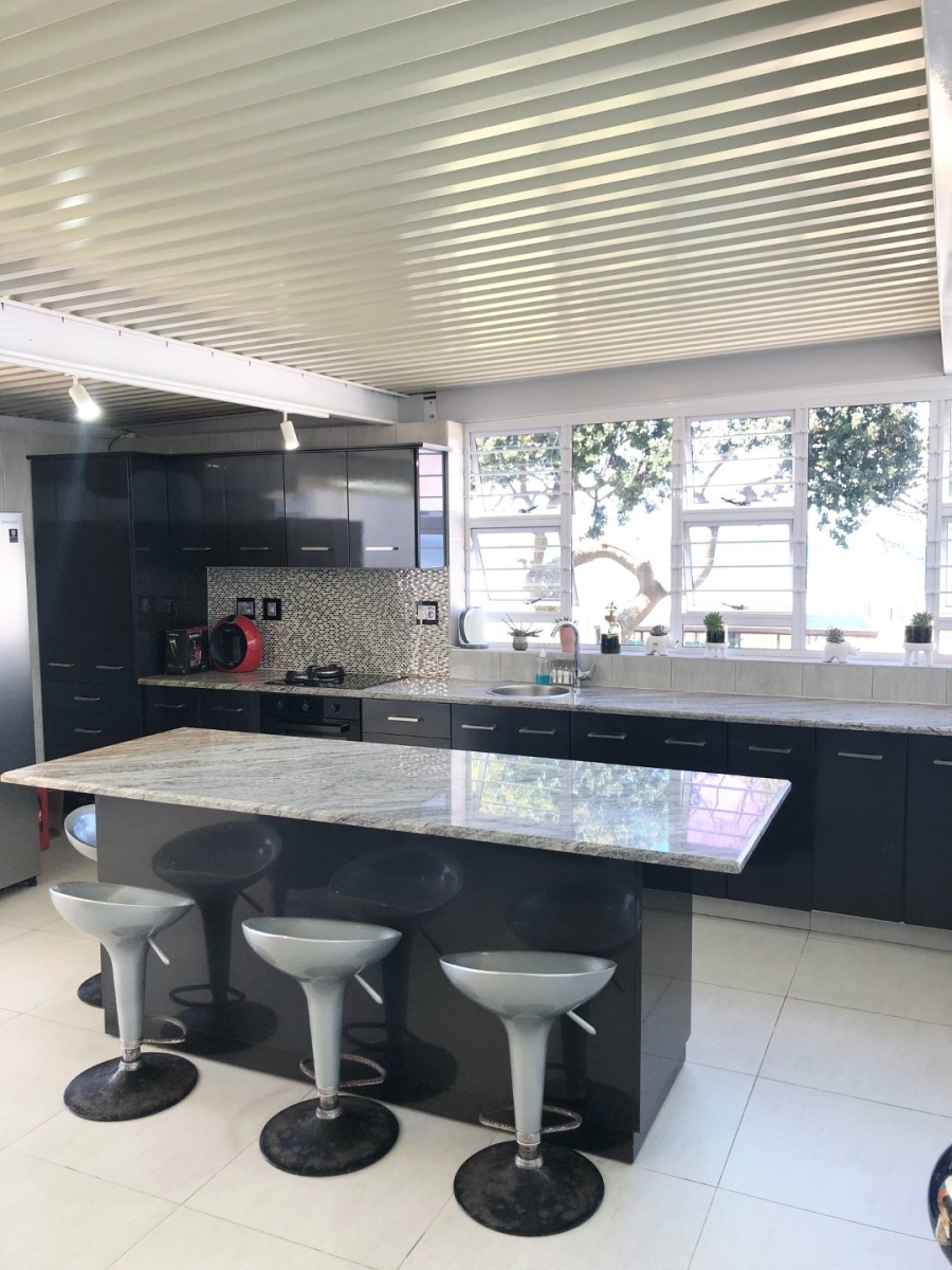 5 Bedroom Property for Sale in Oslo Beach KwaZulu-Natal