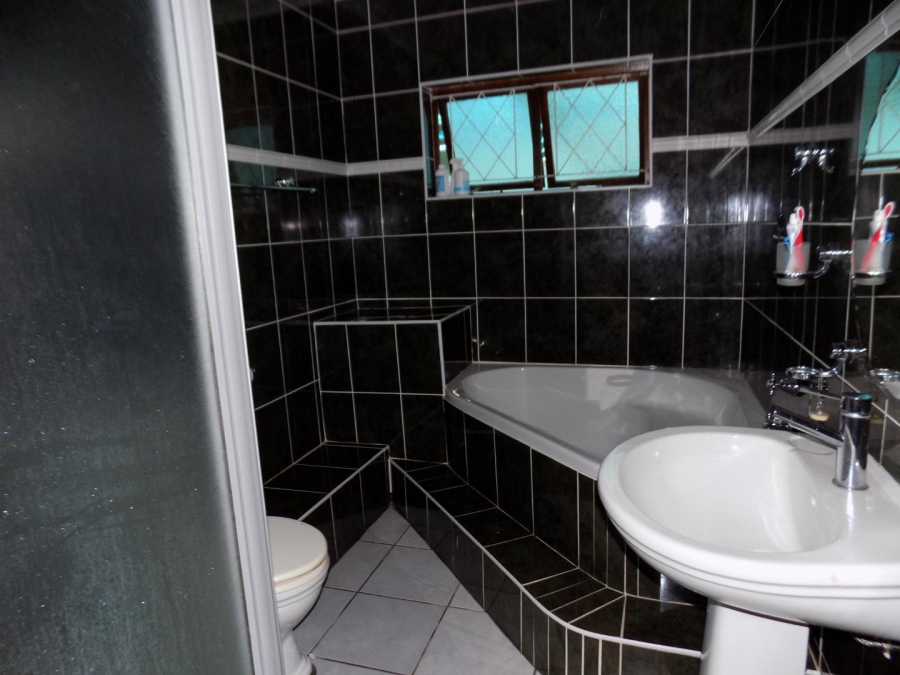 4 Bedroom Property for Sale in Uvongo KwaZulu-Natal