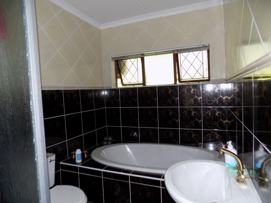 4 Bedroom Property for Sale in Uvongo KwaZulu-Natal