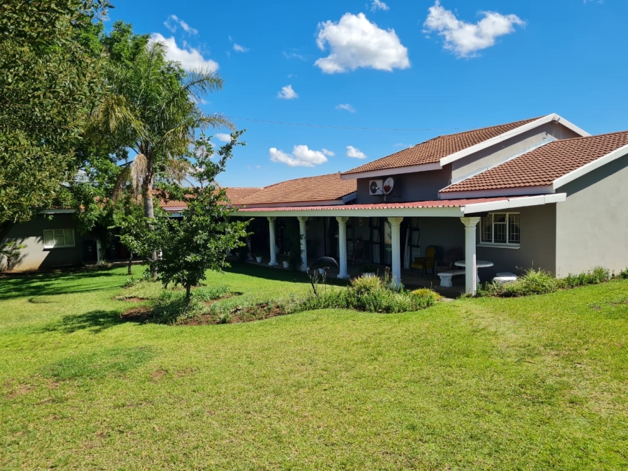 6 Bedroom Property for Sale in Glencoe KwaZulu-Natal