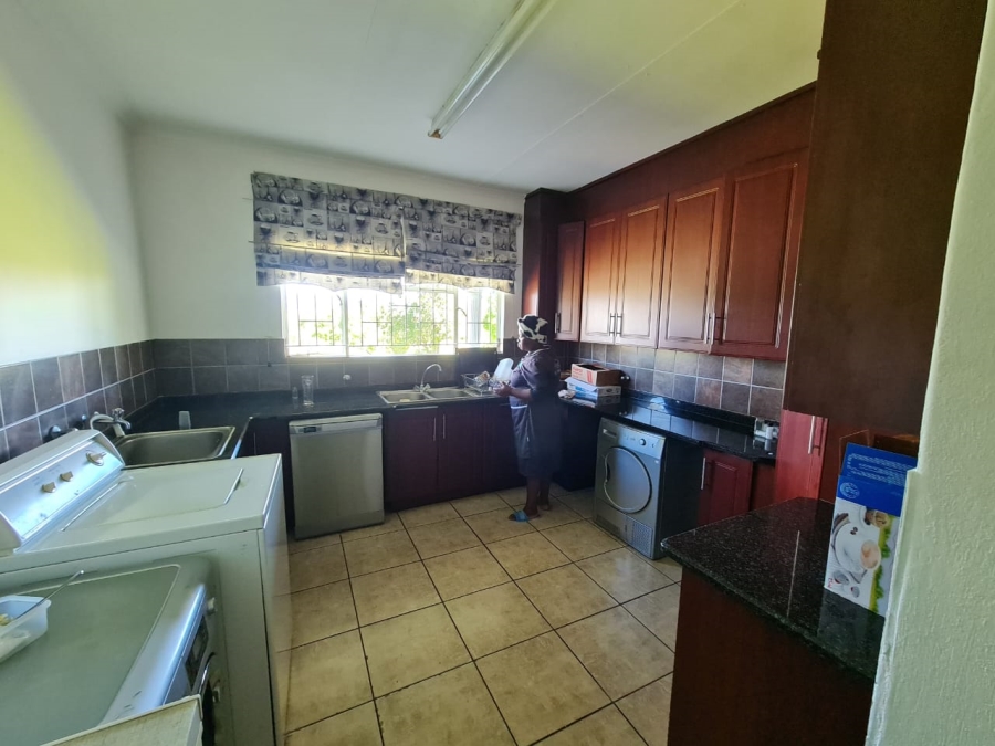 6 Bedroom Property for Sale in Glencoe KwaZulu-Natal