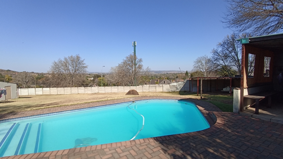 4 Bedroom Property for Sale in Signal Hill KwaZulu-Natal