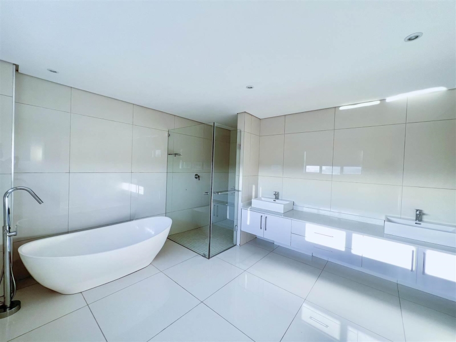 6 Bedroom Property for Sale in Izinga Estate KwaZulu-Natal