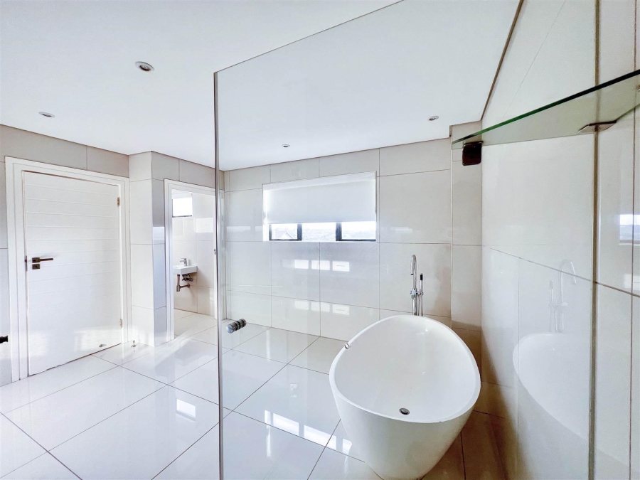 6 Bedroom Property for Sale in Izinga Estate KwaZulu-Natal