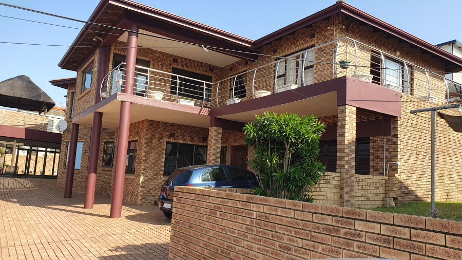 5 Bedroom Property for Sale in Treasure Beach KwaZulu-Natal