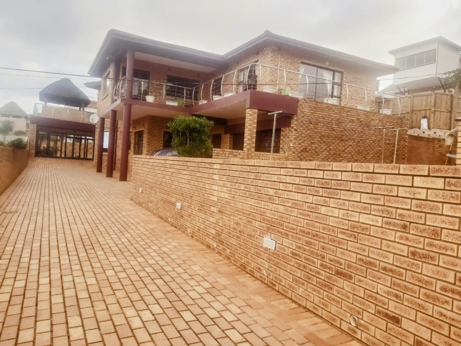 5 Bedroom Property for Sale in Treasure Beach KwaZulu-Natal