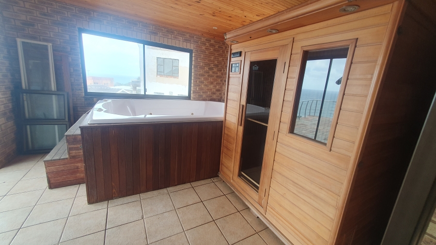 5 Bedroom Property for Sale in Treasure Beach KwaZulu-Natal