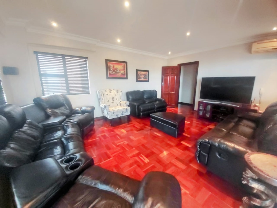 5 Bedroom Property for Sale in Treasure Beach KwaZulu-Natal
