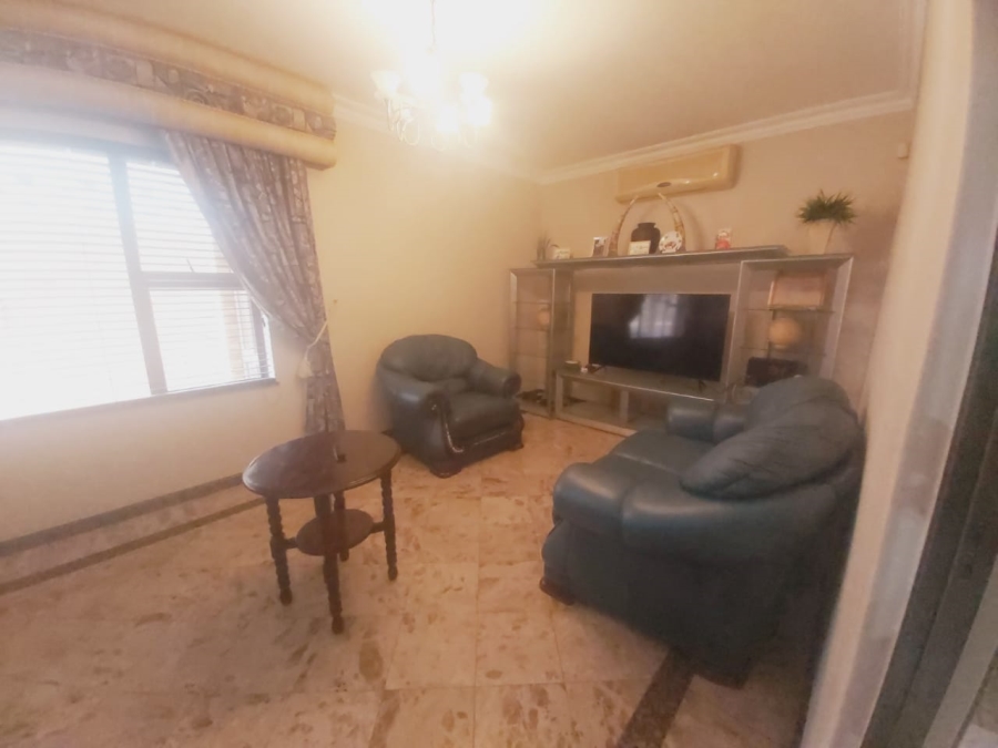 5 Bedroom Property for Sale in Treasure Beach KwaZulu-Natal