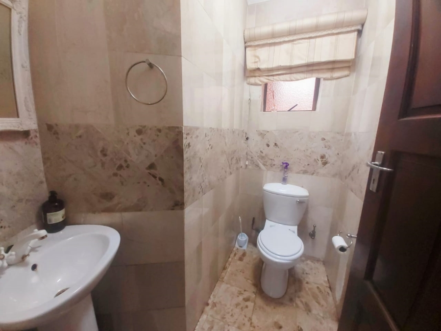 5 Bedroom Property for Sale in Treasure Beach KwaZulu-Natal