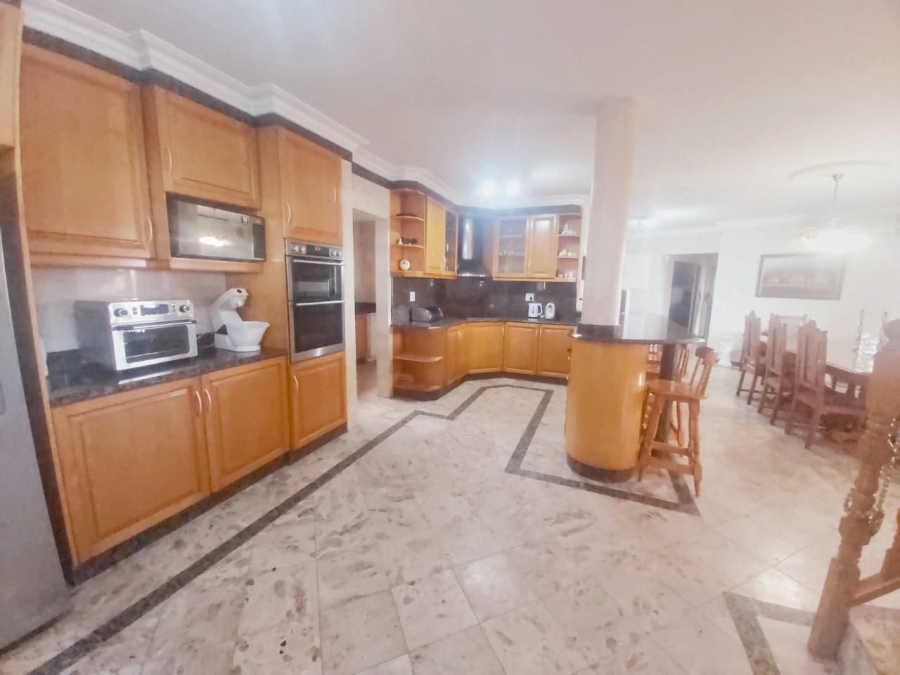 5 Bedroom Property for Sale in Treasure Beach KwaZulu-Natal