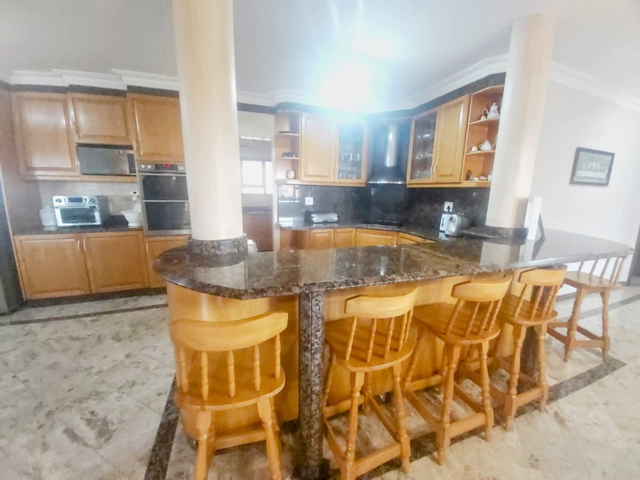 5 Bedroom Property for Sale in Treasure Beach KwaZulu-Natal