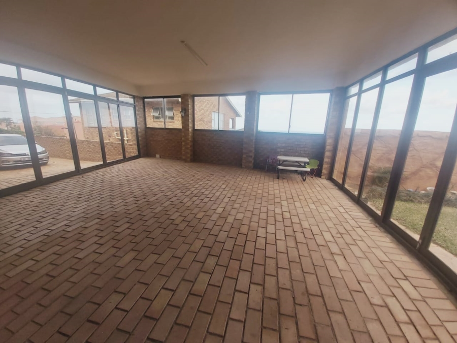 5 Bedroom Property for Sale in Treasure Beach KwaZulu-Natal