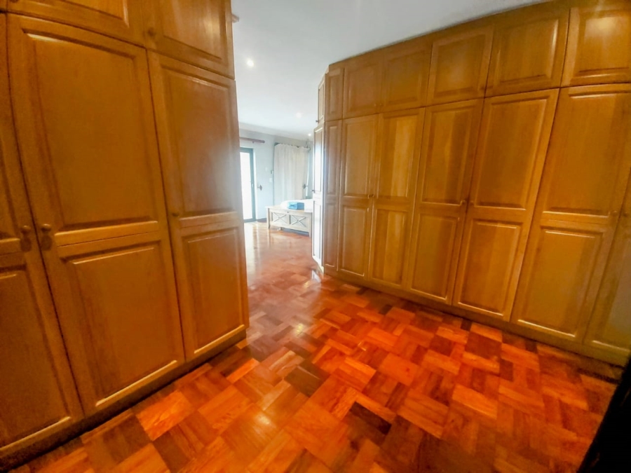 5 Bedroom Property for Sale in Treasure Beach KwaZulu-Natal