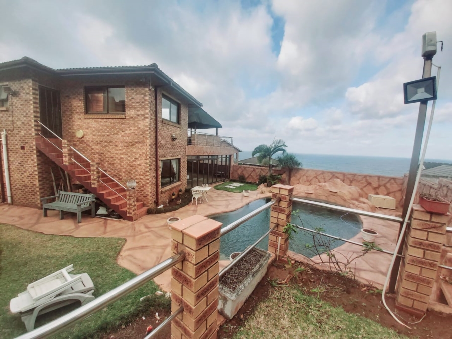 5 Bedroom Property for Sale in Treasure Beach KwaZulu-Natal