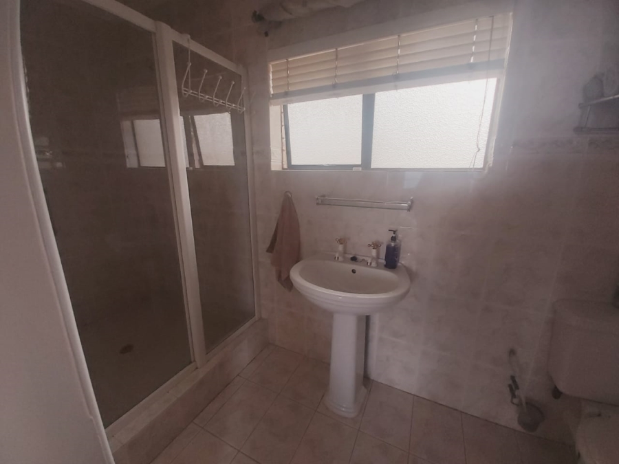 5 Bedroom Property for Sale in Treasure Beach KwaZulu-Natal