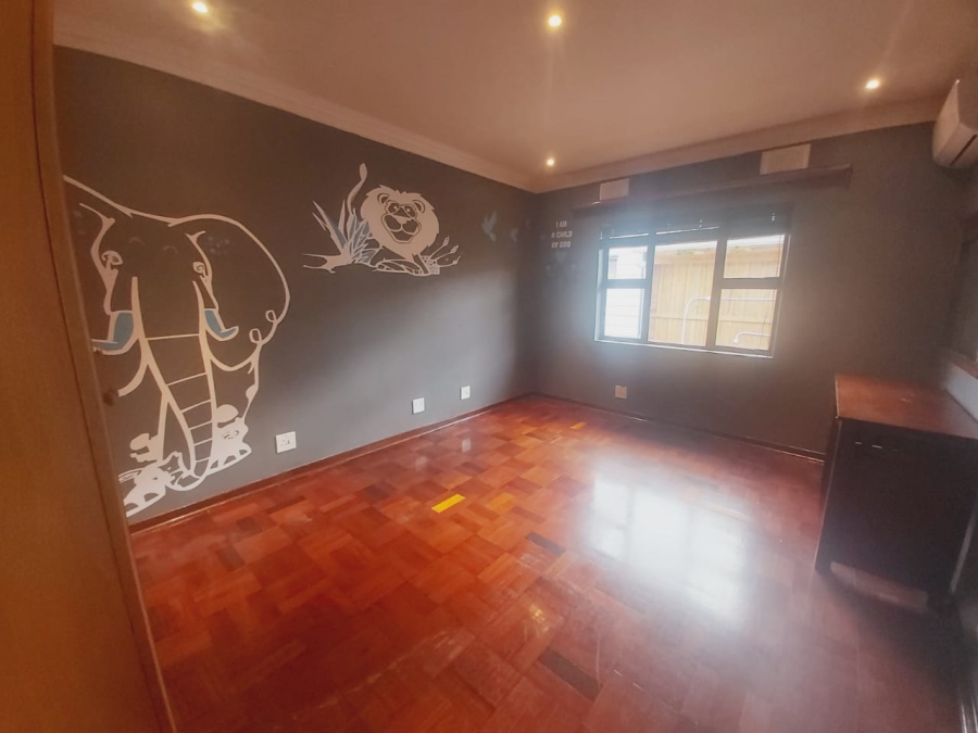 5 Bedroom Property for Sale in Treasure Beach KwaZulu-Natal