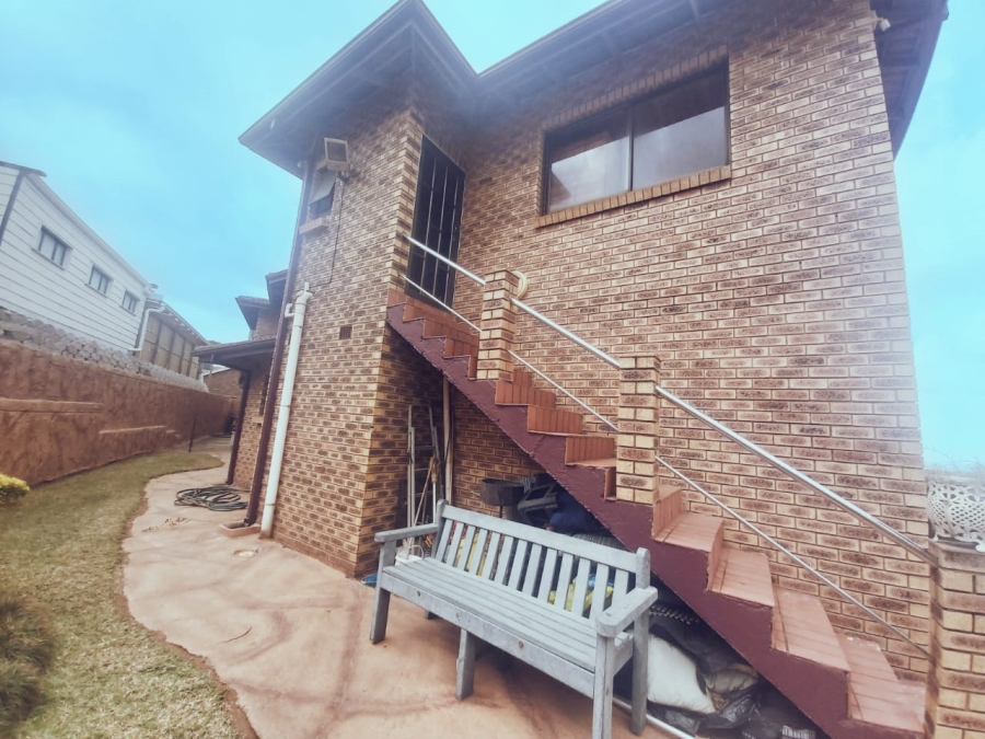 5 Bedroom Property for Sale in Treasure Beach KwaZulu-Natal