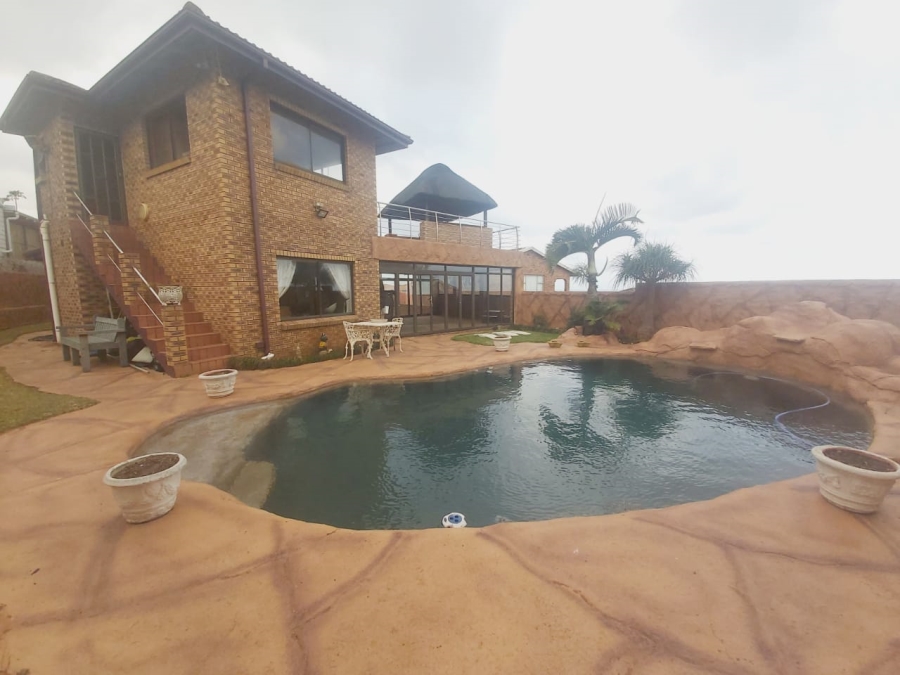 5 Bedroom Property for Sale in Treasure Beach KwaZulu-Natal
