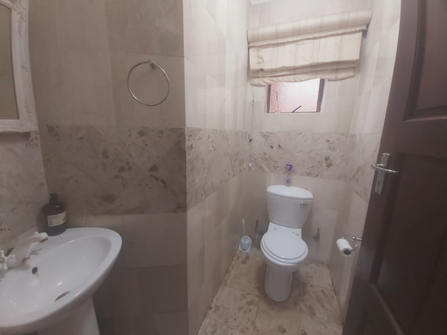 5 Bedroom Property for Sale in Treasure Beach KwaZulu-Natal