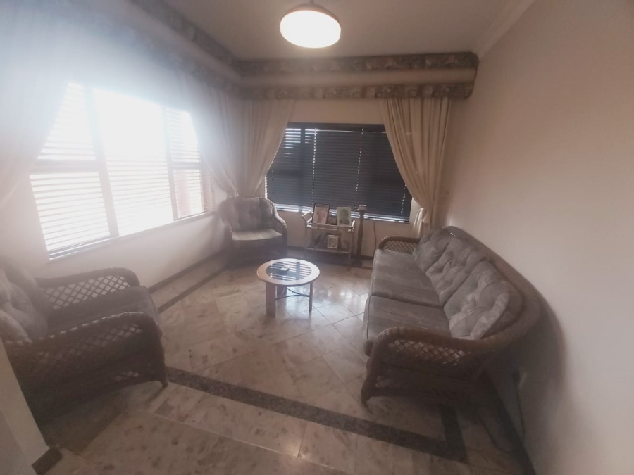 5 Bedroom Property for Sale in Treasure Beach KwaZulu-Natal