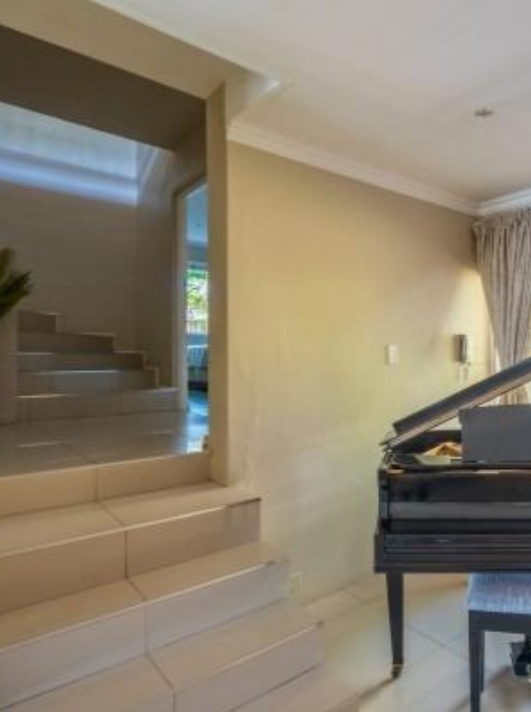 5 Bedroom Property for Sale in La Lucia KwaZulu-Natal