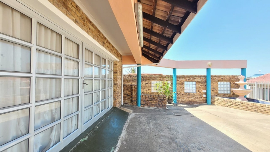 8 Bedroom Property for Sale in Tinley Manor KwaZulu-Natal