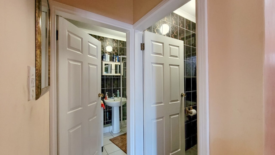 8 Bedroom Property for Sale in Tinley Manor KwaZulu-Natal