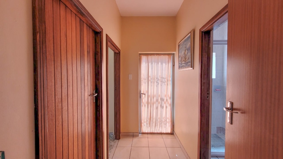 8 Bedroom Property for Sale in Tinley Manor KwaZulu-Natal