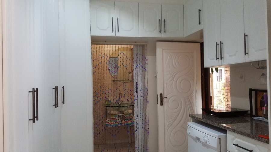 6 Bedroom Property for Sale in Meer En See KwaZulu-Natal