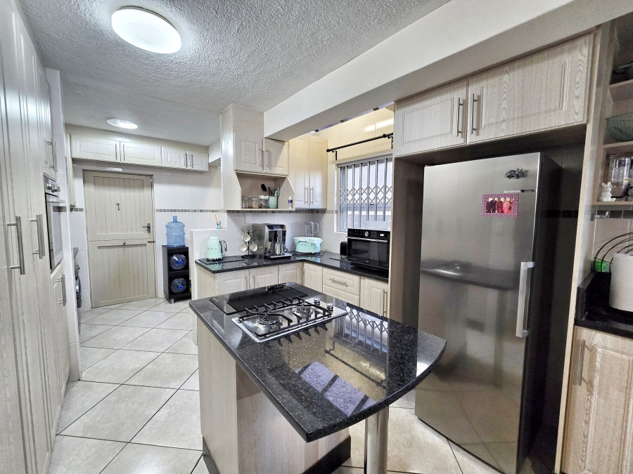 4 Bedroom Property for Sale in Meer En See KwaZulu-Natal