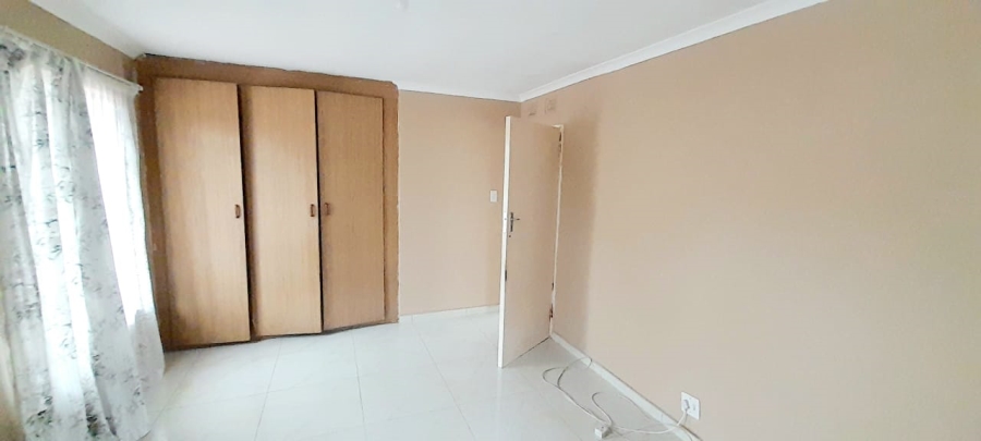 4 Bedroom Property for Sale in Kwandengezi KwaZulu-Natal