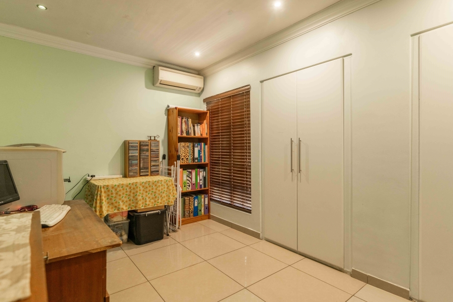 4 Bedroom Property for Sale in Amanzimtoti KwaZulu-Natal