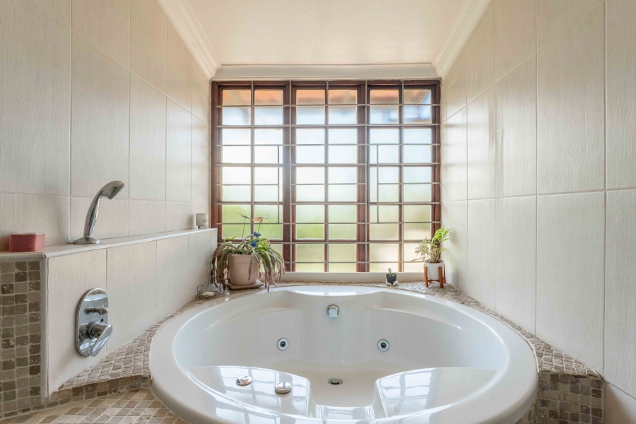 4 Bedroom Property for Sale in Amanzimtoti KwaZulu-Natal