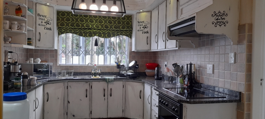 3 Bedroom Property for Sale in Uvongo KwaZulu-Natal